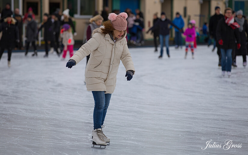 להחליק על הקרח - חוויה לכל המשפחה