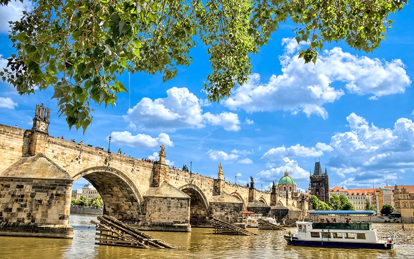 נהר הולטאבה בפראג -  Vltava River in Prague
