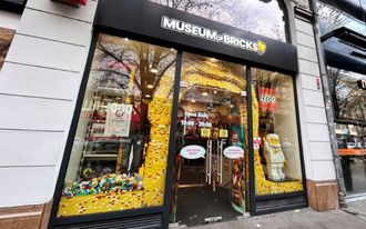 כניסה לחנות הלגו בפראג